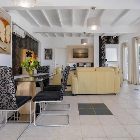 Luxury Klea וילה